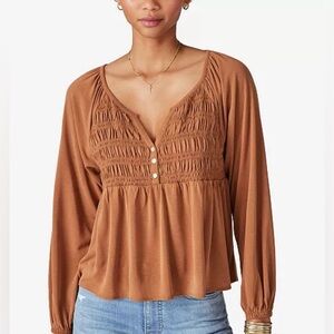 Lucky Brand Women's Long Sleeve Smocked Sandwash Top in Light Blue NWOT